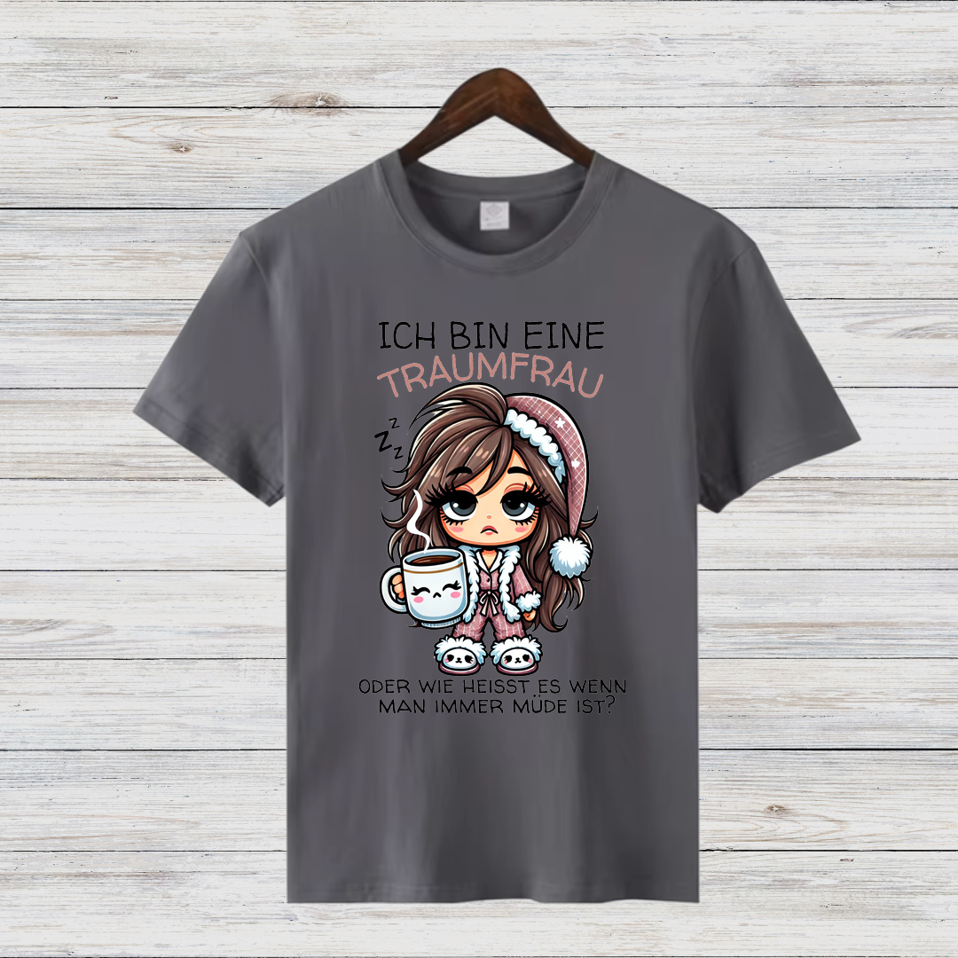 Traumfrau Shirt | Lustiges Winter T-Shirt | Cozy Pyjama Look | Geschenk für Morgenmuffel