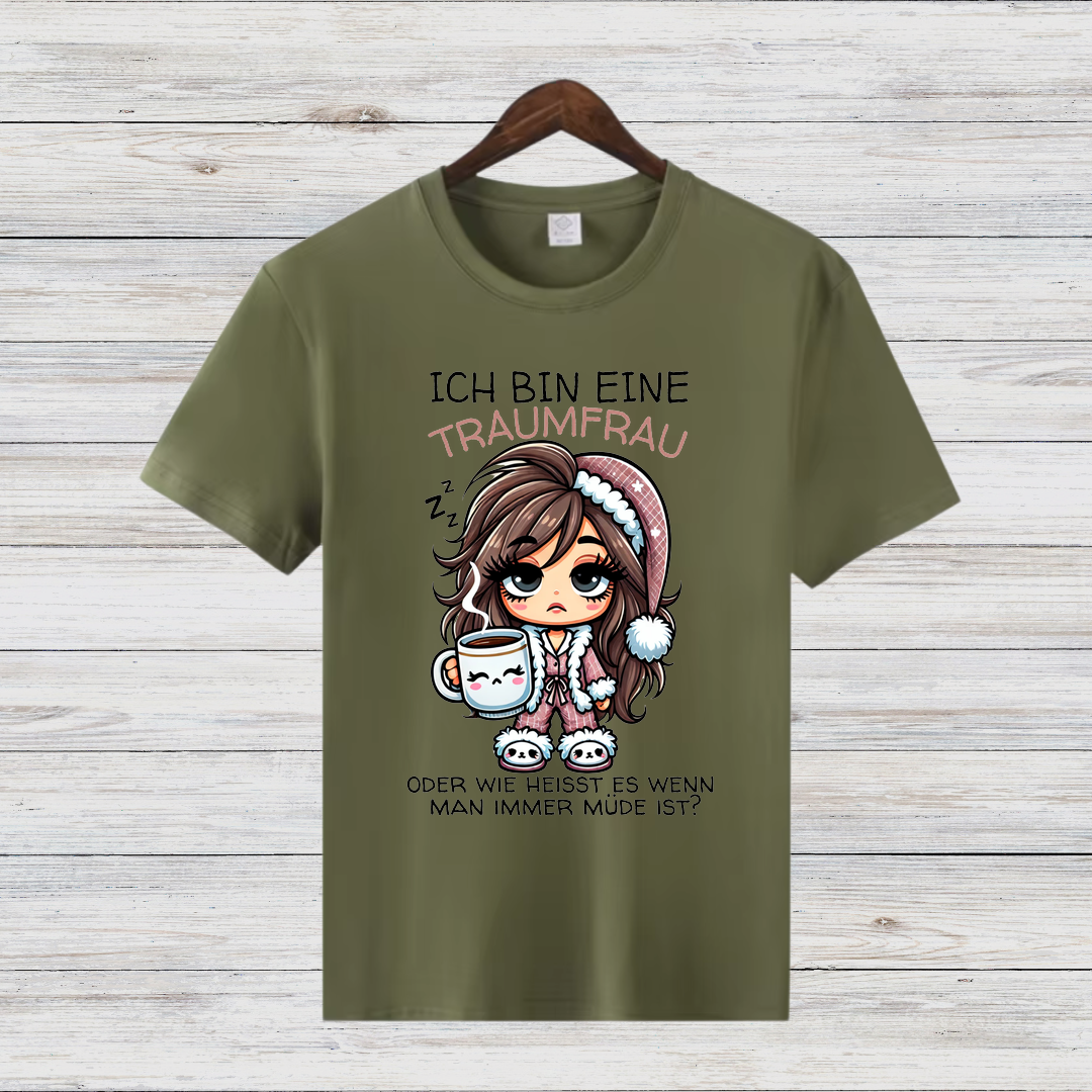 Traumfrau Shirt | Lustiges Winter T-Shirt | Cozy Pyjama Look | Geschenk für Morgenmuffel