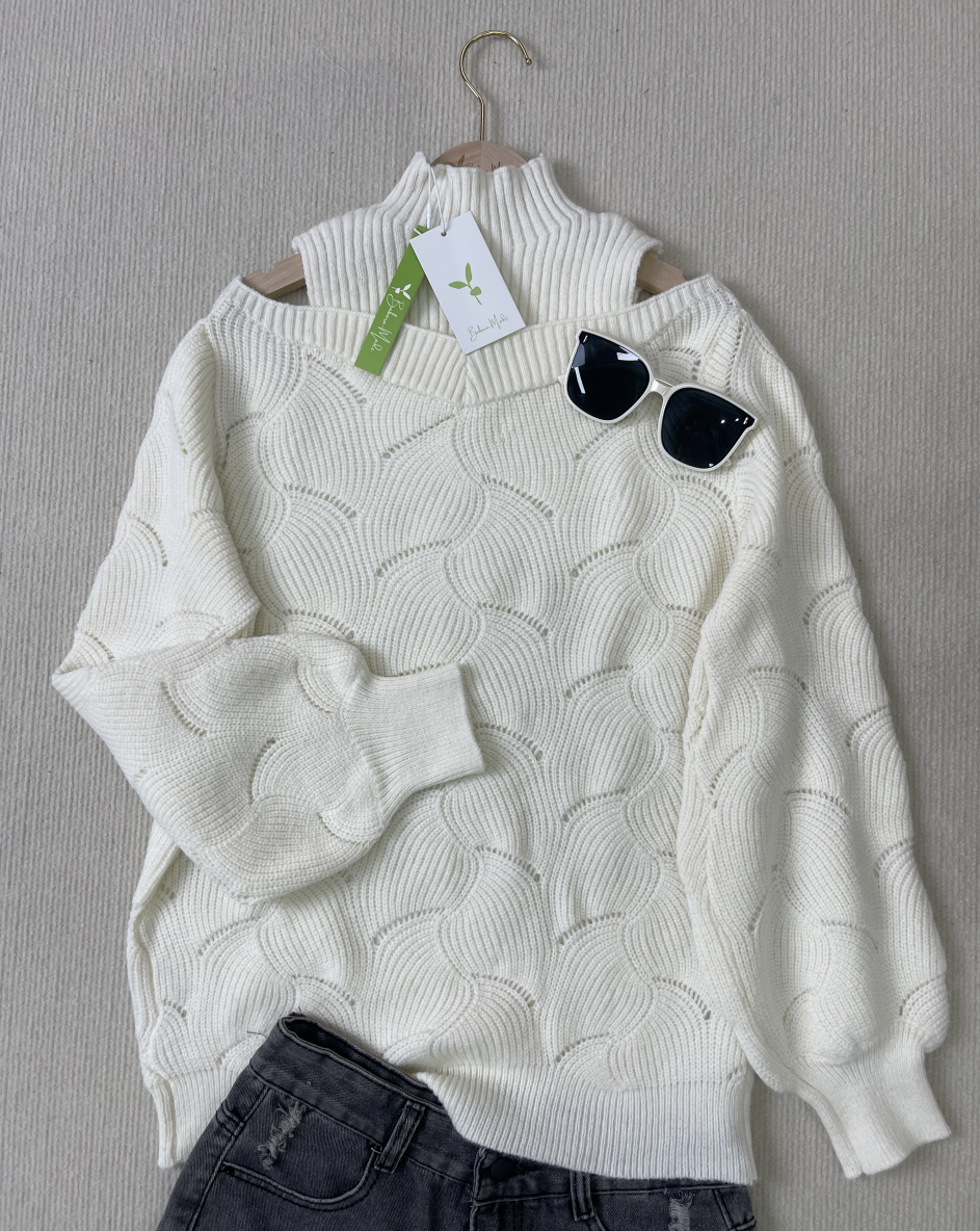 HerbstTrend® - White sweater with cold shoulders