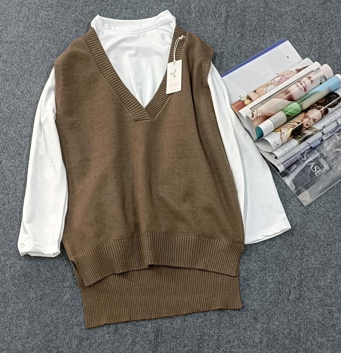 WinterStil® - Coffee V-neck solid color sleeveless vest