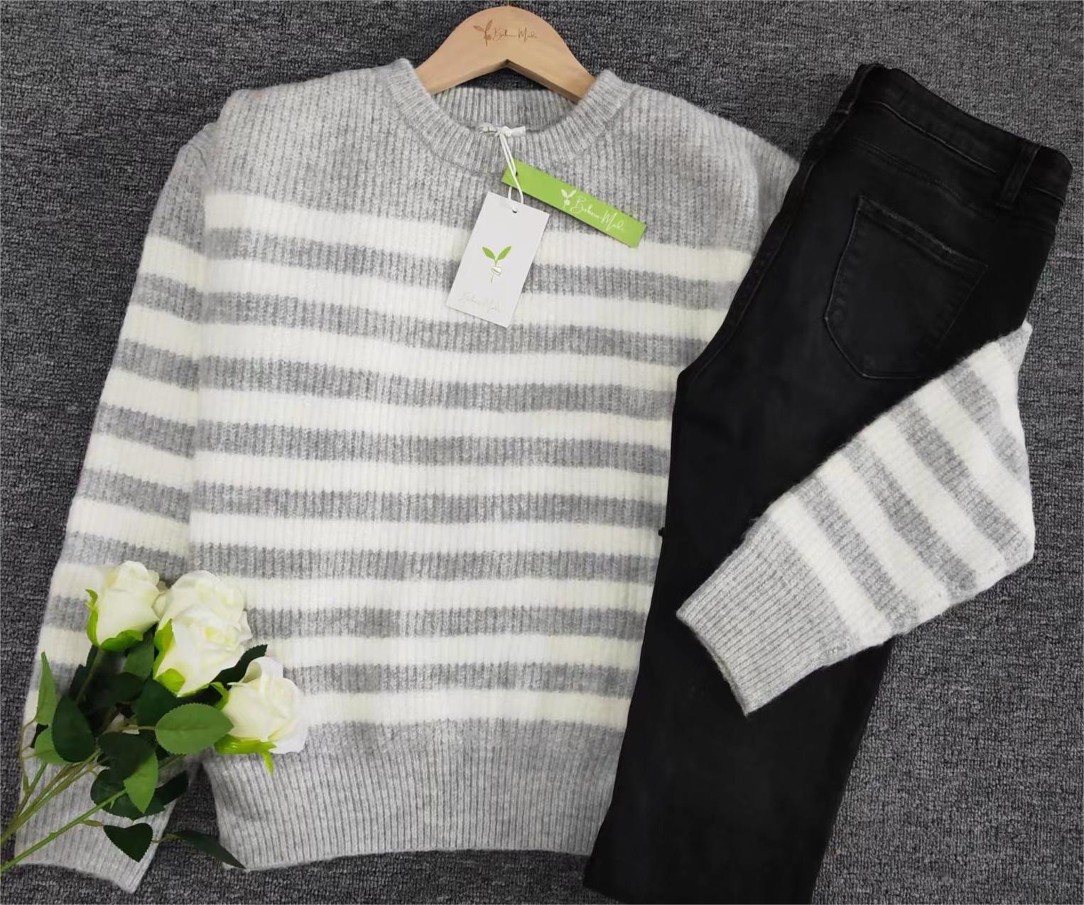 FallStil® - Chic striped long-sleeved sweater