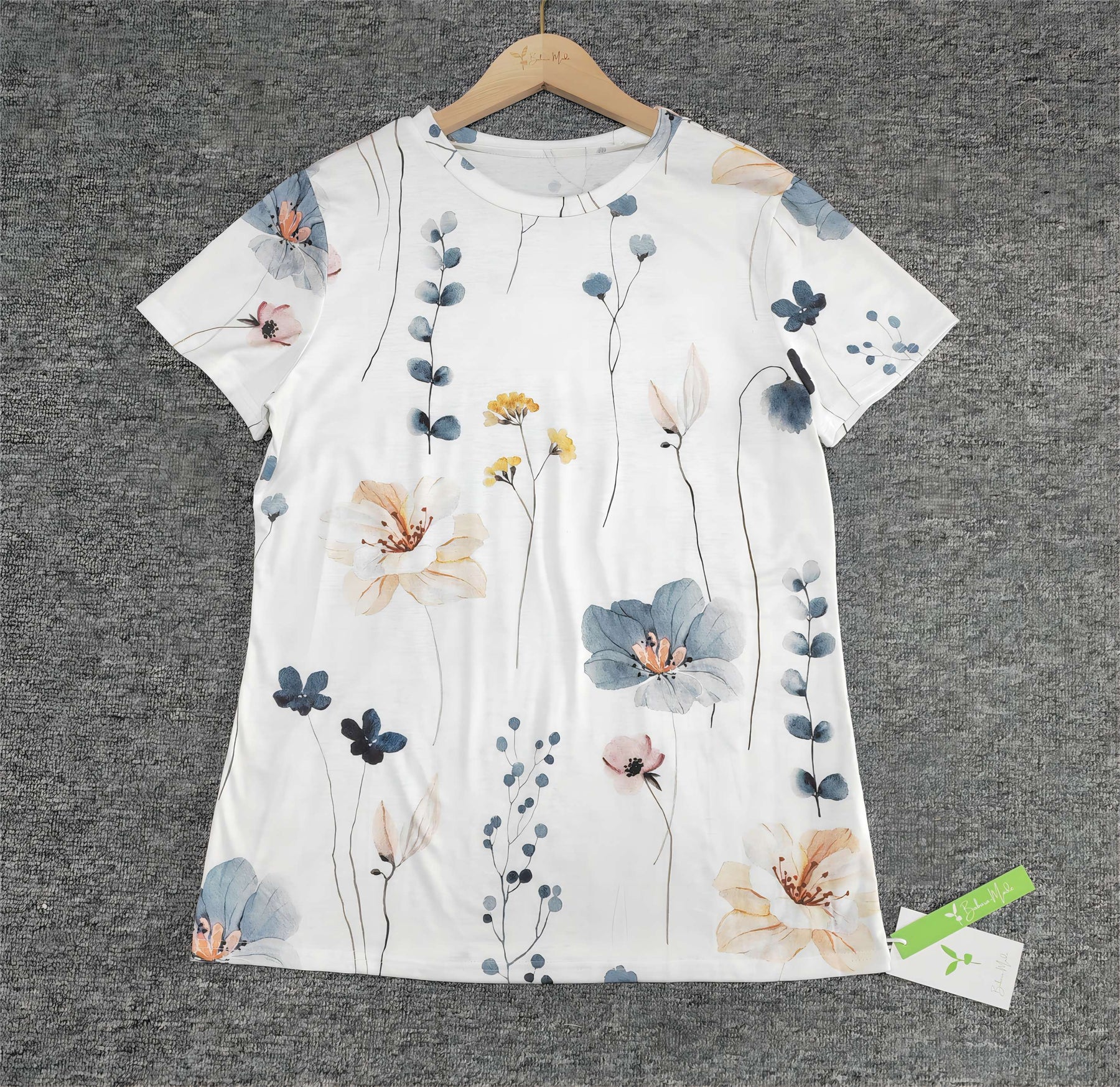 Naturlux® - Romantic short-sleeved top with floral print