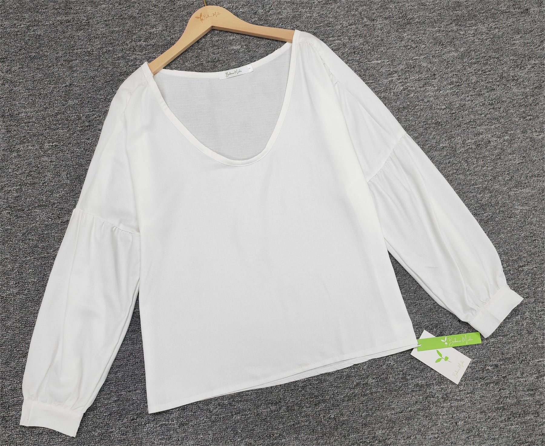 Naturlux® - Simple white plain V-neck top