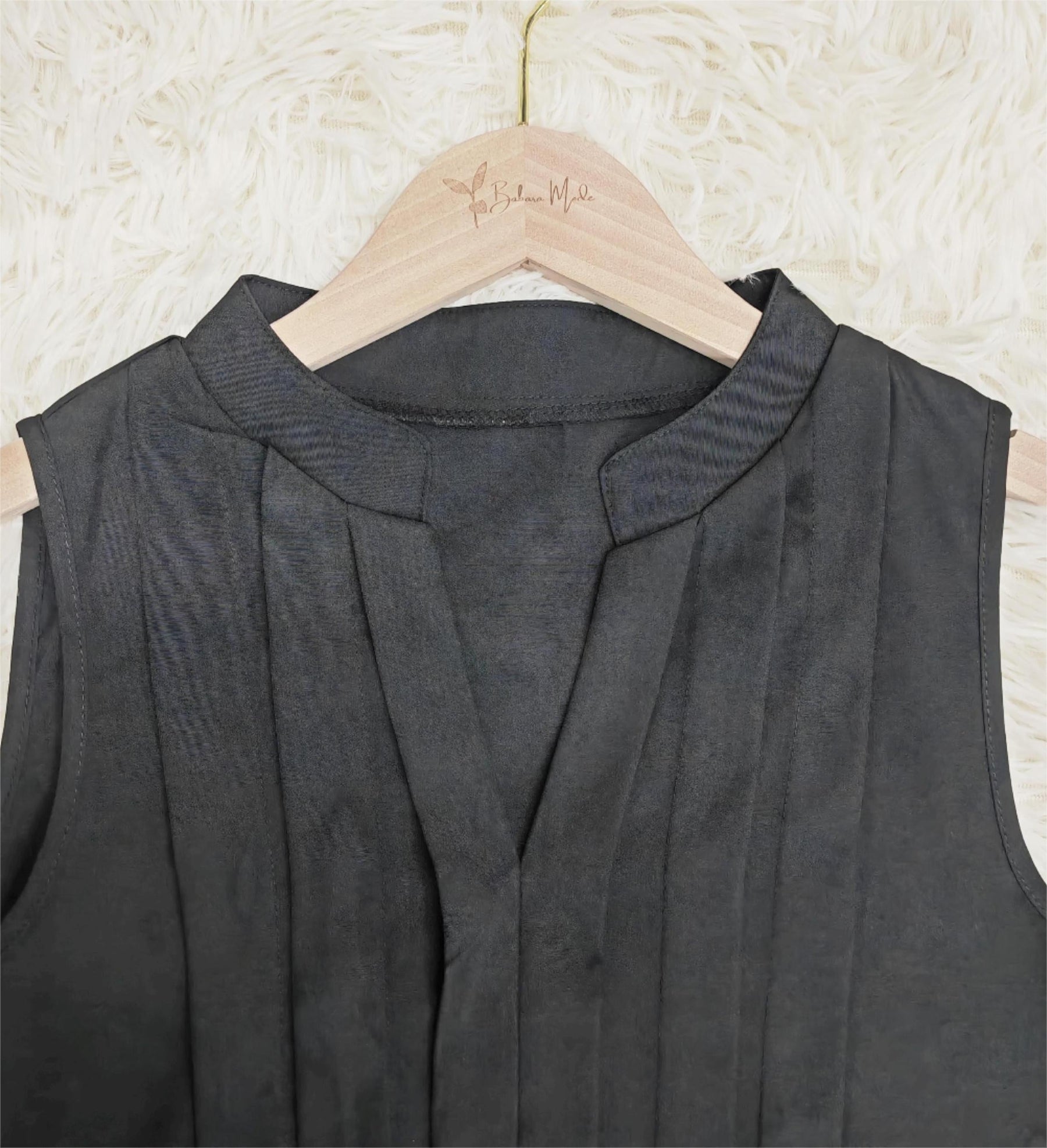 Naturlux® - Black sleeveless plain top