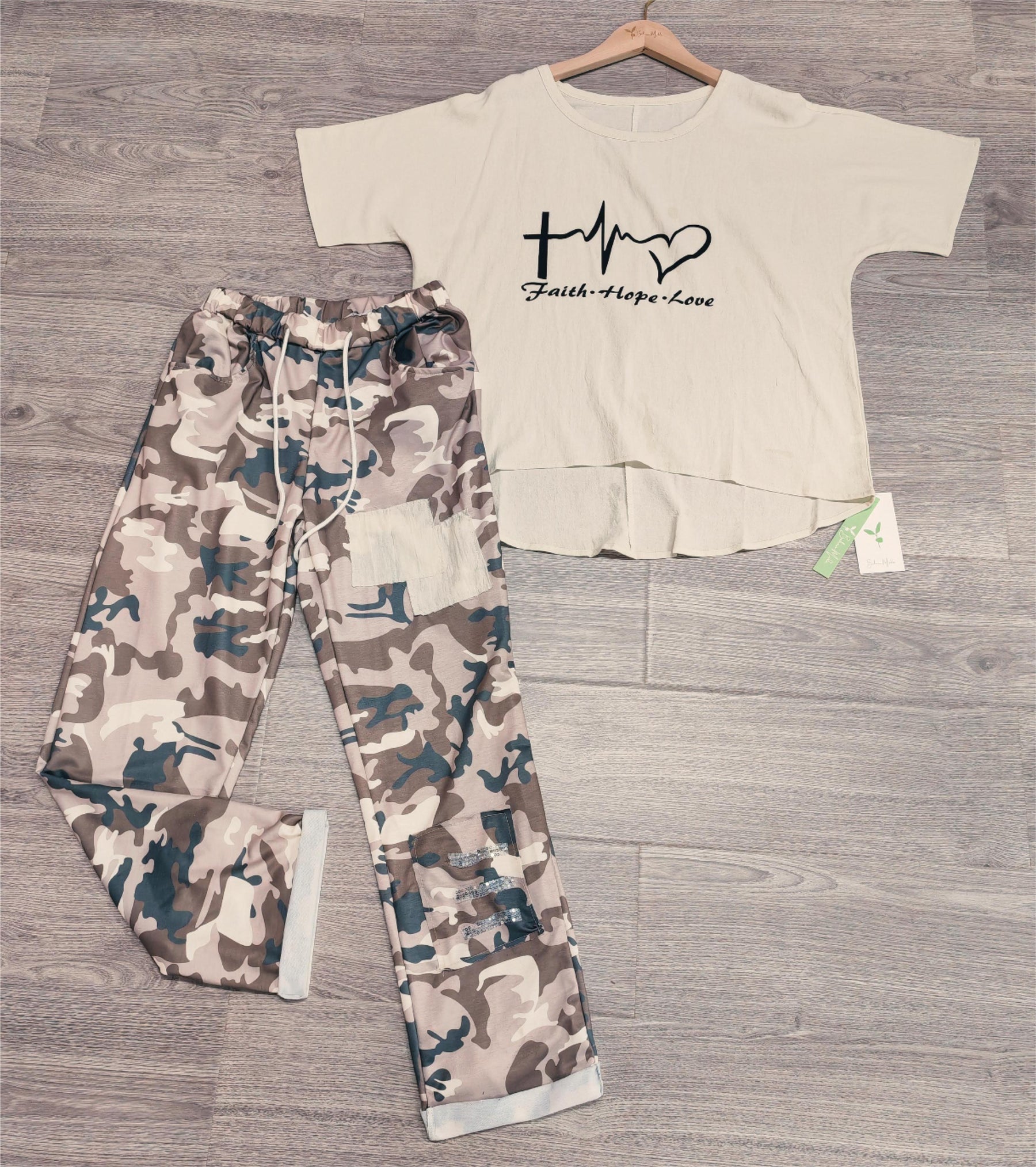 PureWear® - Two-piece set with khaki letter pattern