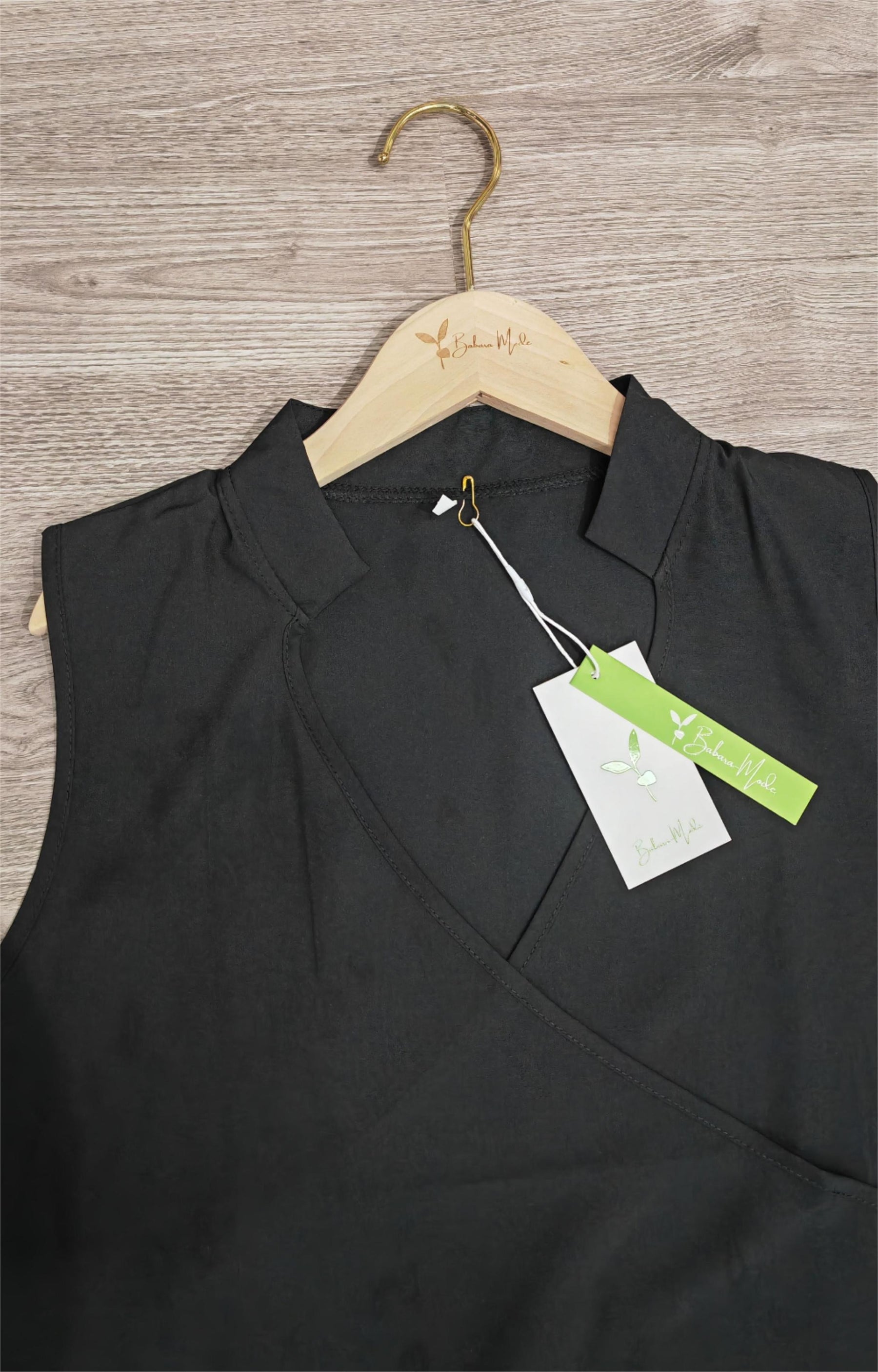 FallStil® - Black sleeveless plain top