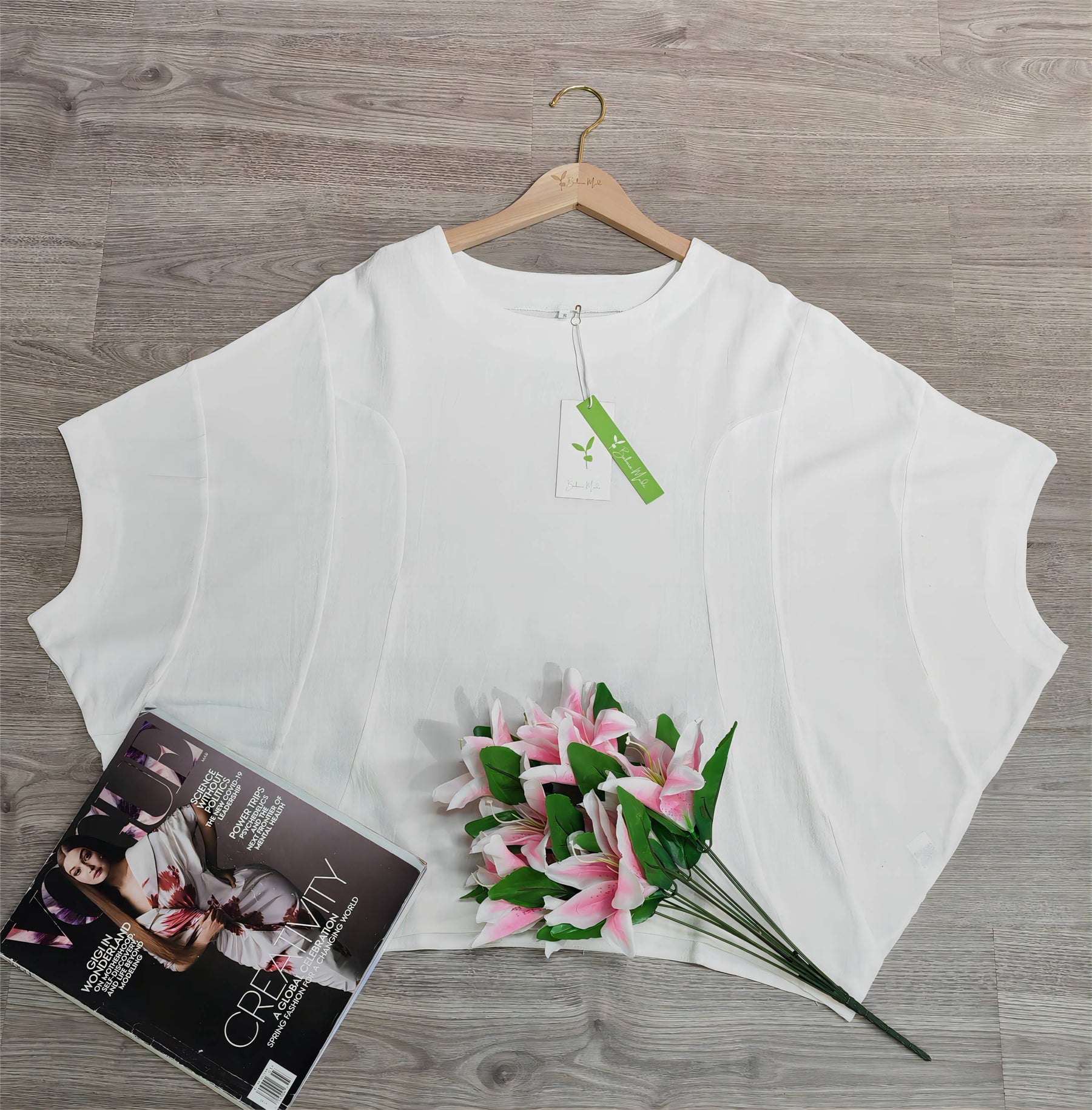 BlütenBliss® - Simple white batwing top