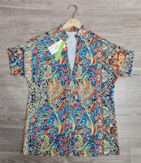 BlütenBliss® - Floral half sleeve V-neck shirt