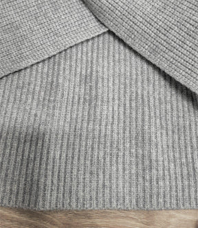 BlütenBliss® - Grey knitted sweater with V-neck and long sleeves