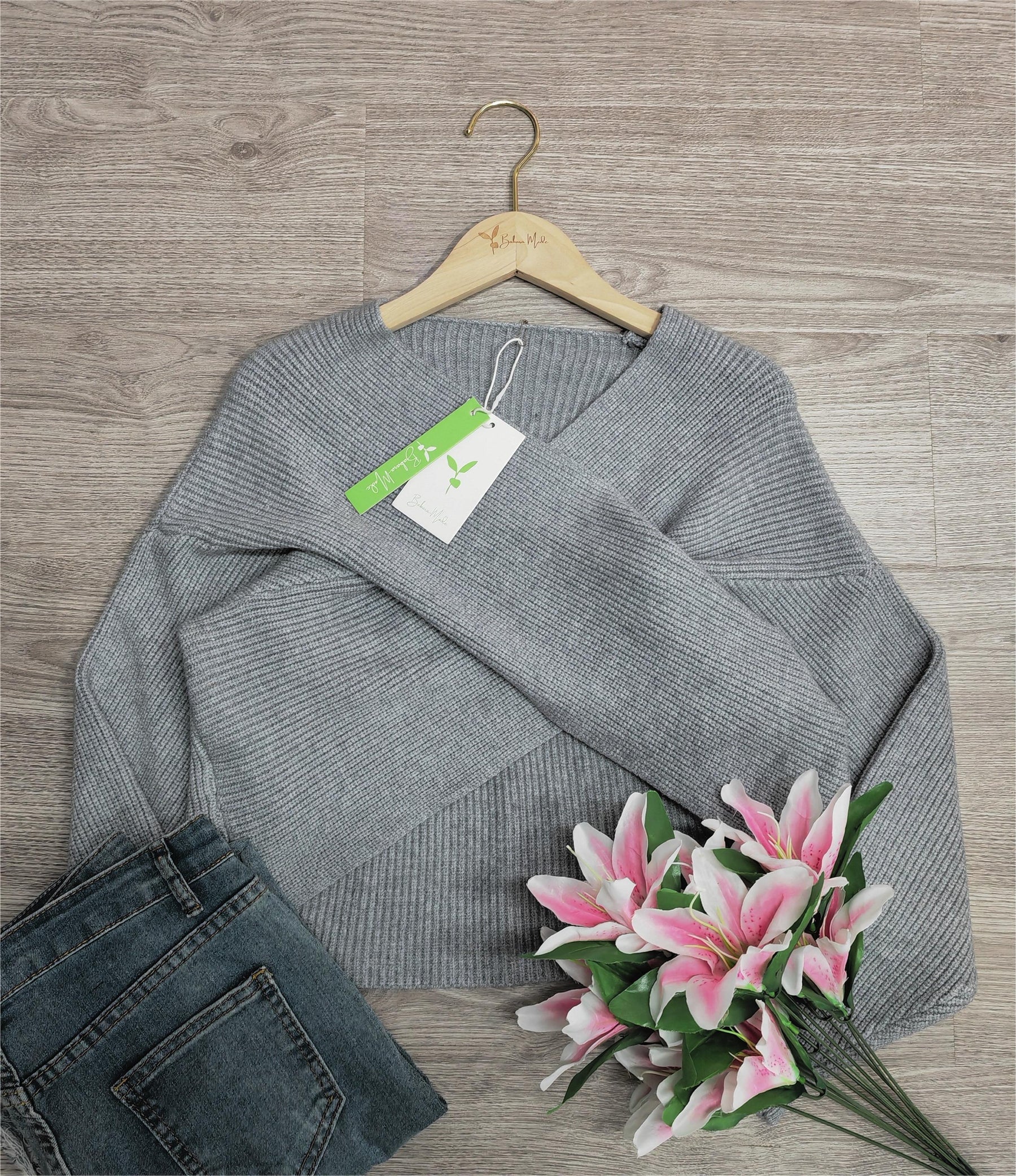 BlütenBliss® - Grey knitted sweater with V-neck and long sleeves