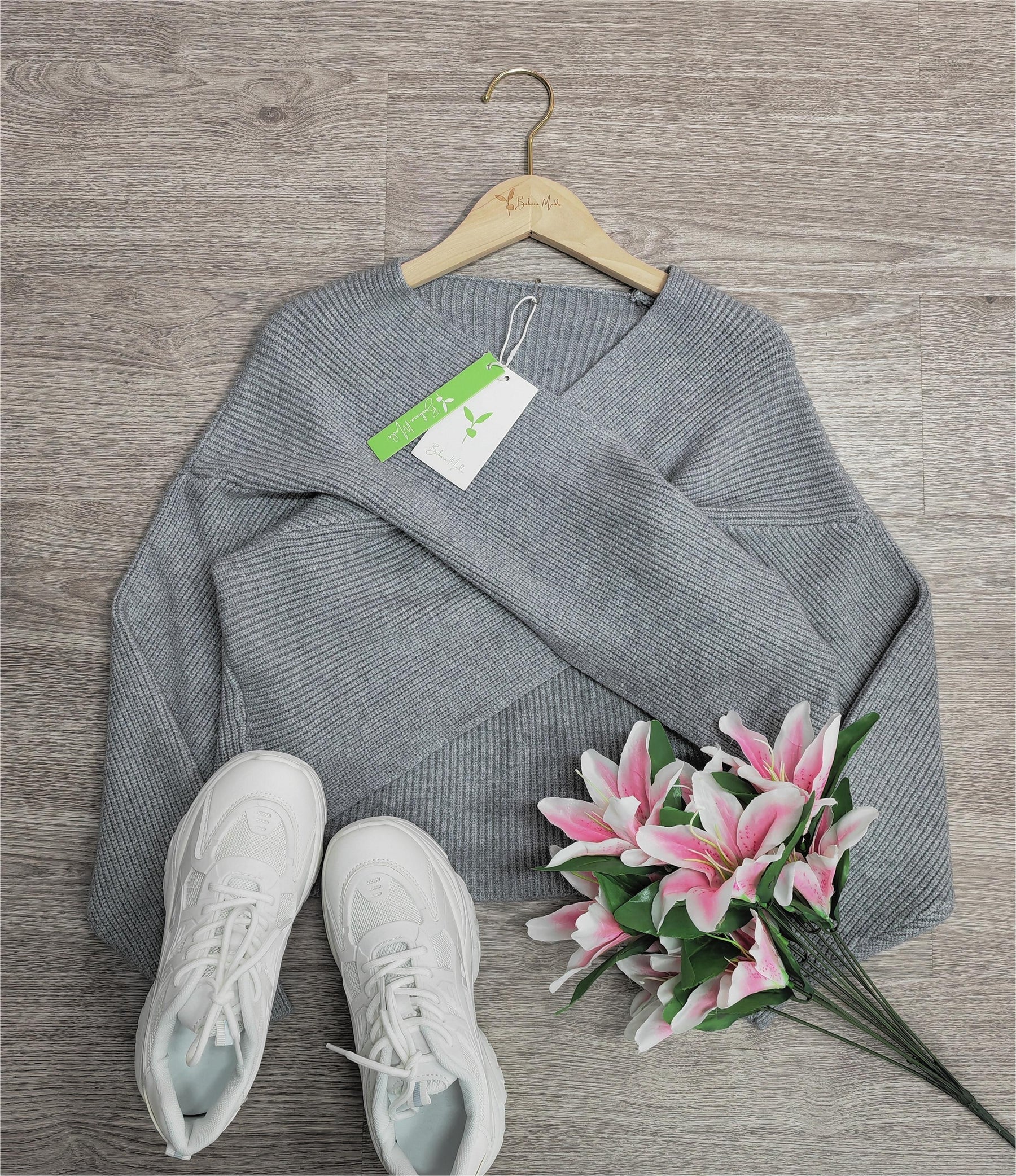 BlütenBliss® - Grey knitted sweater with V-neck and long sleeves