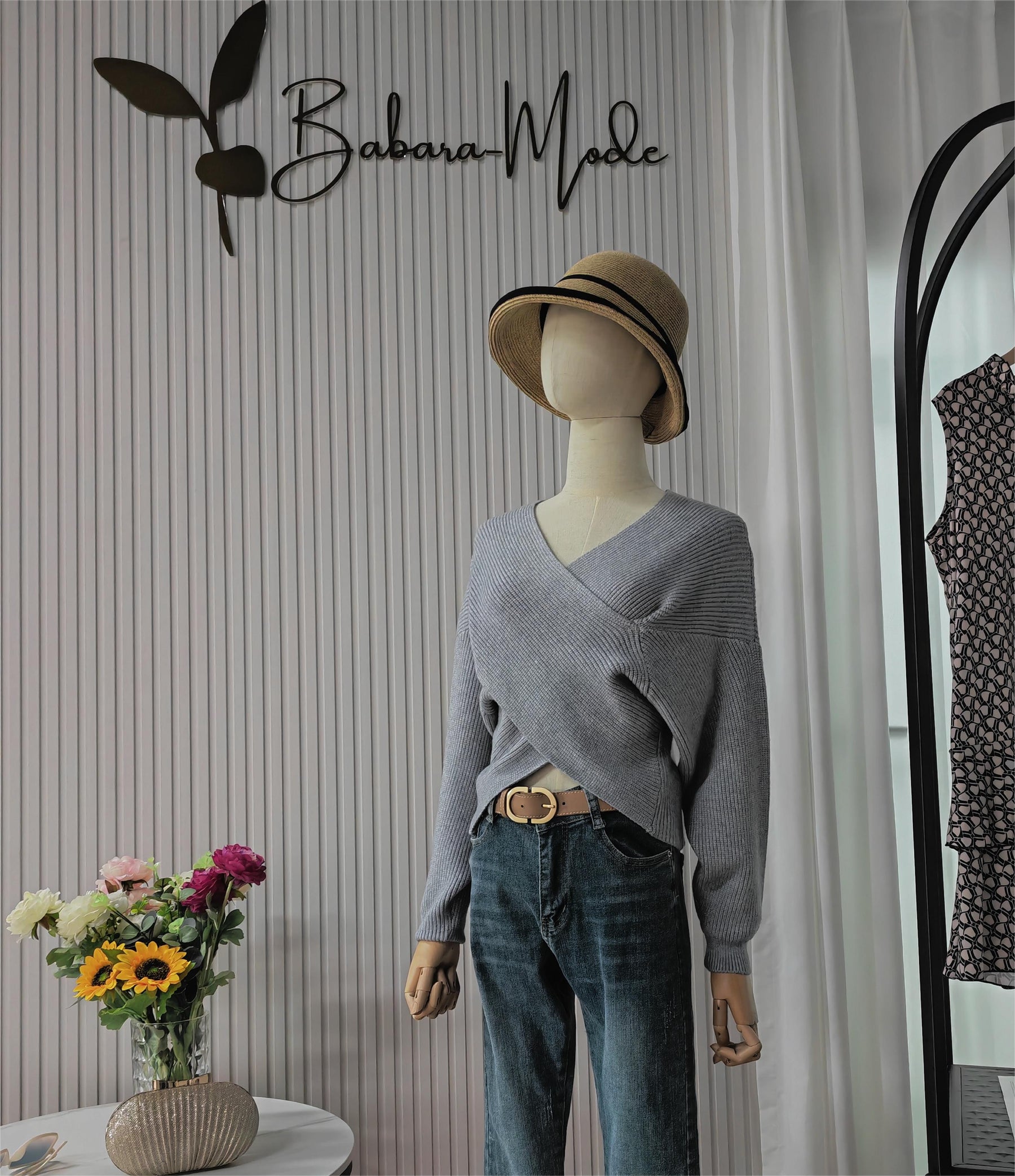 BlütenBliss® - Grey knitted sweater with V-neck and long sleeves