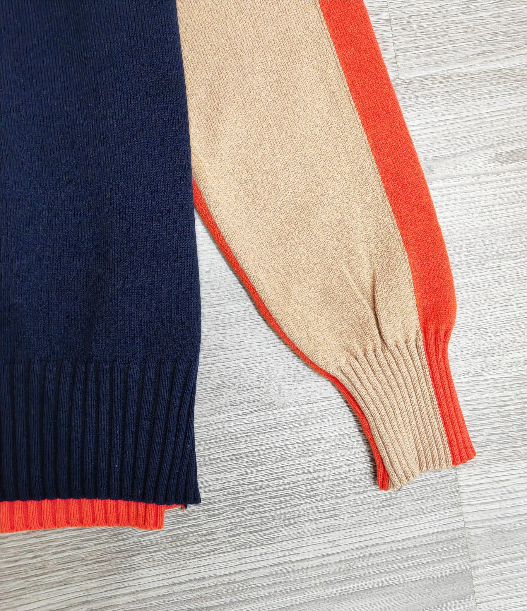 FallStil® - Navy and orange sweater with retro stripes