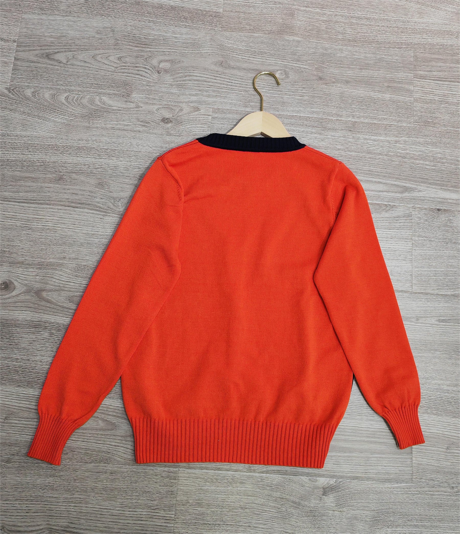 FallStil® - Navy and orange sweater with retro stripes