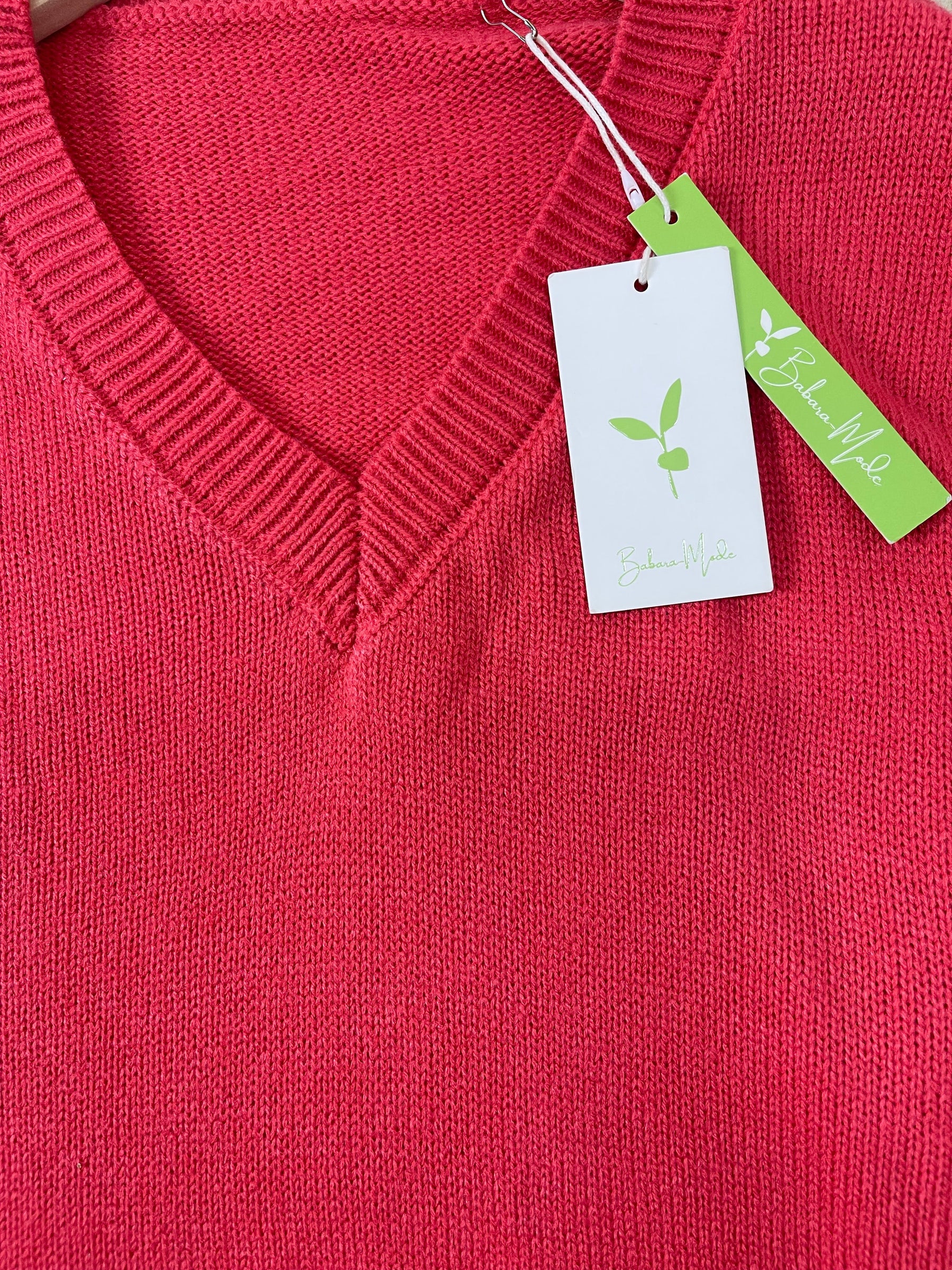 WinterStil® - Solid red sweater with V-neck for a good mood