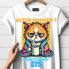 Mürrische Katze | Lustiges Kaffeeliebhaber-Shirt | Humorvolles Winterdesign | Statement Shirt für kalte Tage