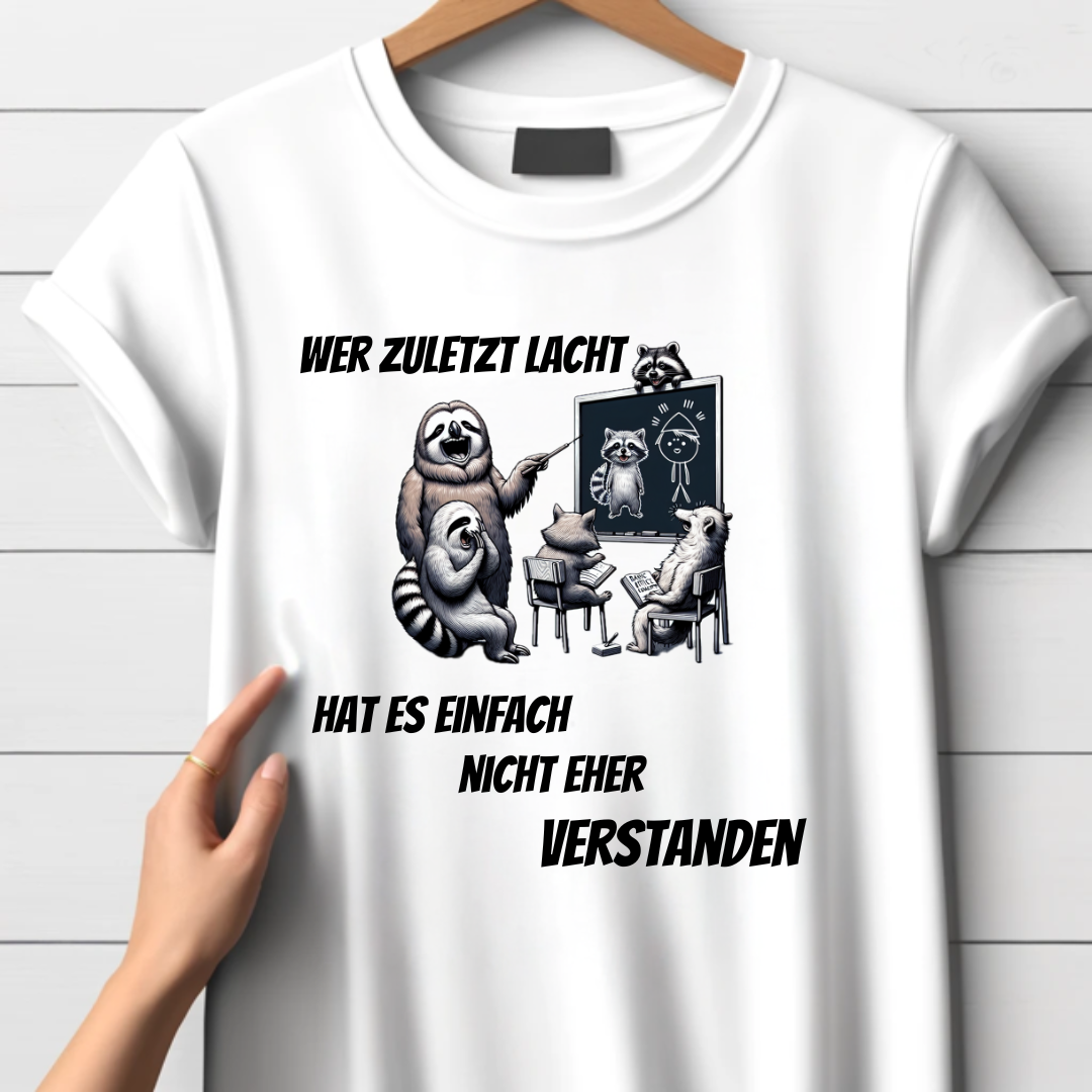 Wer zuletzt lacht | Lustiges Waschbär-Shirt | Humorvolles Statement | Perfektes Winter-Shirt für Damen