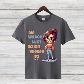 Die Waage lügt schon wieder | Lustiges Statement Shirt | Humorvolles Wintermotiv | Geschenk für Frauen