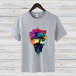 Magischer Baum | Künstlerisches T-Shirt | Farbenfrohes Naturdesign | Stilvolles Baumwollshirt für Wintertage