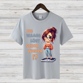 Die Waage lügt schon wieder | Lustiges Statement Shirt | Humorvolles Wintermotiv | Geschenk für Frauen