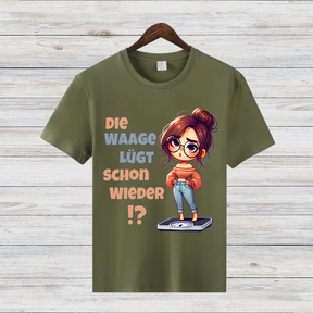 Die Waage lügt schon wieder | Lustiges Statement Shirt | Humorvolles Wintermotiv | Geschenk für Frauen