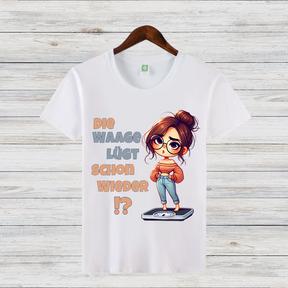 Die Waage lügt schon wieder | Lustiges Statement Shirt | Humorvolles Wintermotiv | Geschenk für Frauen