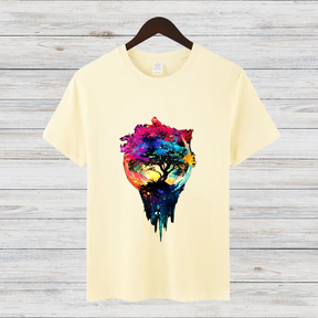 Magischer Baum | Künstlerisches T-Shirt | Farbenfrohes Naturdesign | Stilvolles Baumwollshirt für Wintertage
