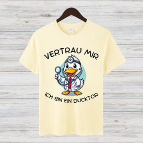 Vertrau Mir Ducktor | Lustiges Arzt T-Shirt | Witziges Enten Motiv | Humorvolles Geschenk für Mediziner
