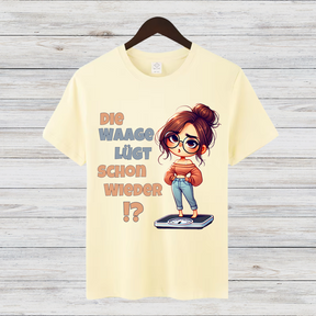 Die Waage lügt schon wieder | Lustiges Statement Shirt | Humorvolles Wintermotiv | Geschenk für Frauen